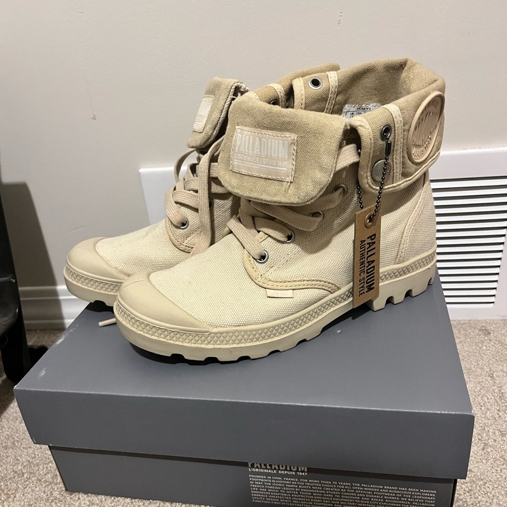 Palladium boots NWT